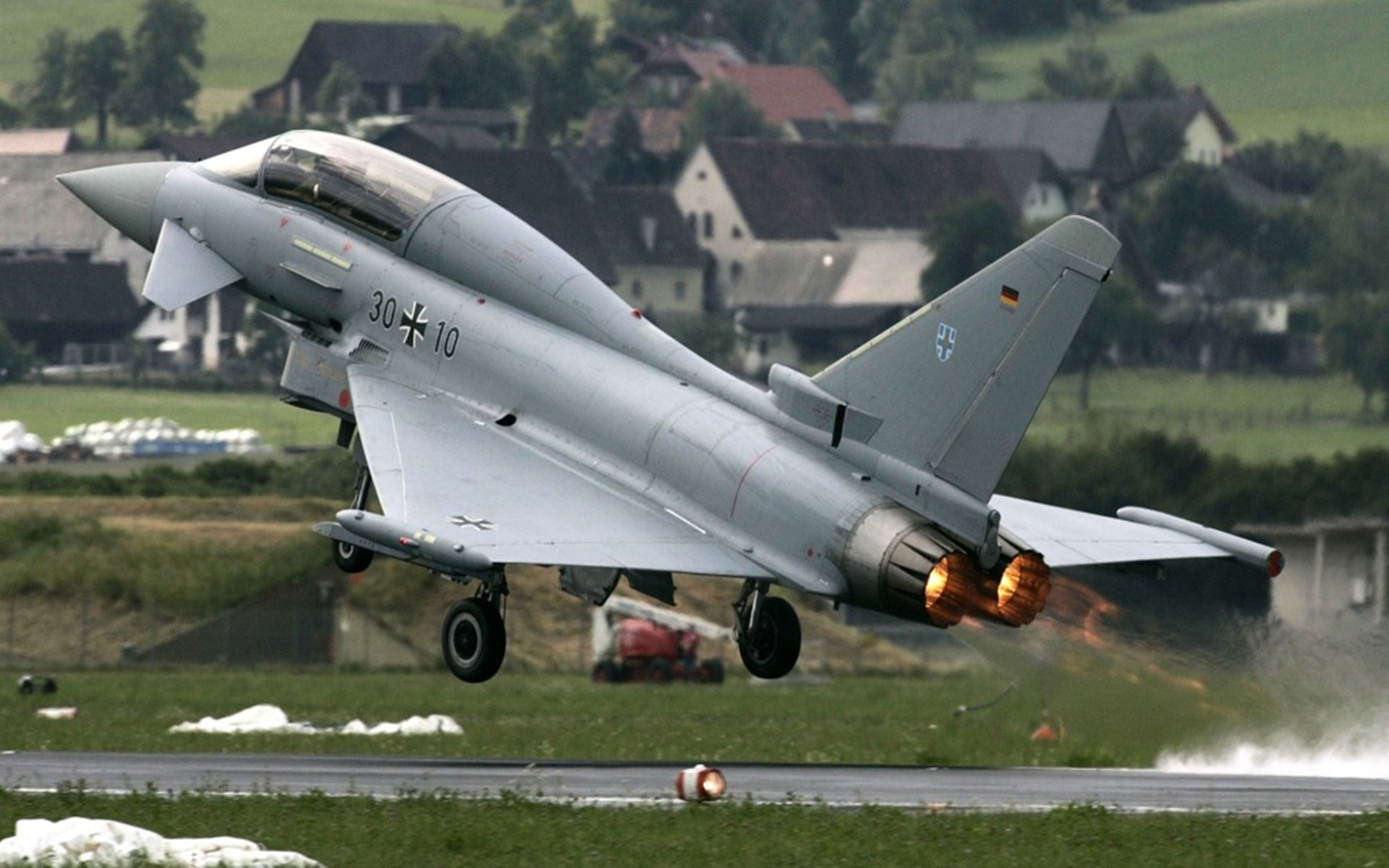 西甲:皇马在主场3-0完胜巴萨,榜首之争激烈爆发,皇马3-3巴萨